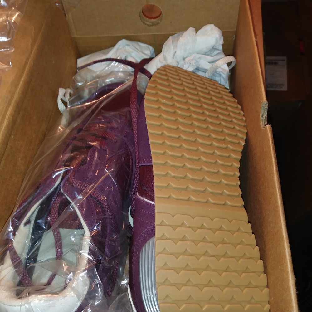 Land's End Retro Sneakers Dark Boysenberry - Picture 3 of 4